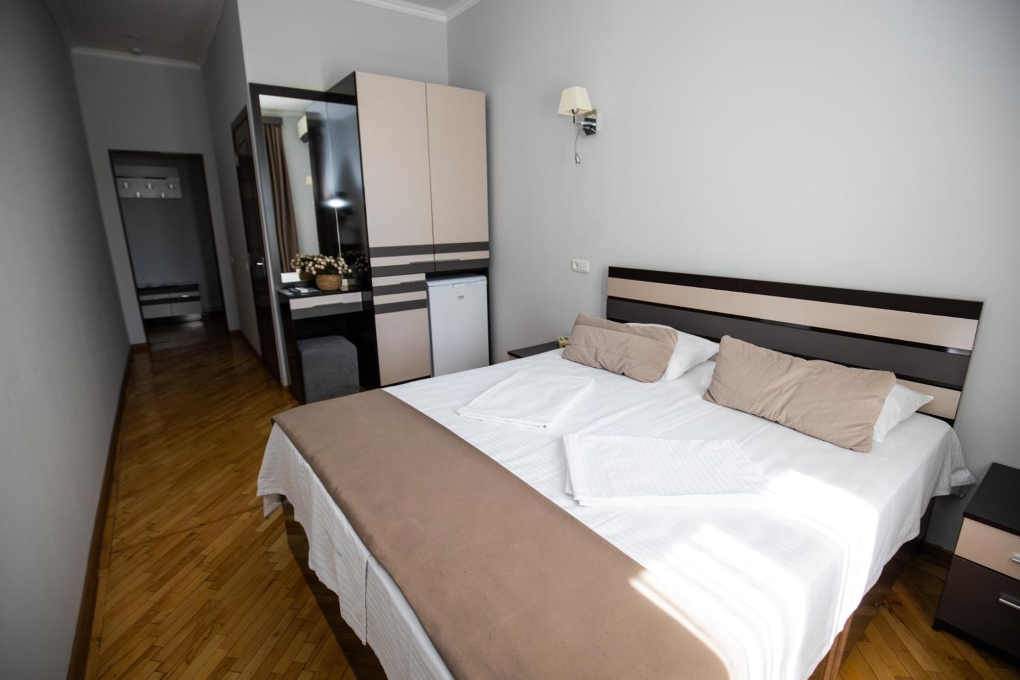 Yereone Hotel Apartment Ereván Exterior foto